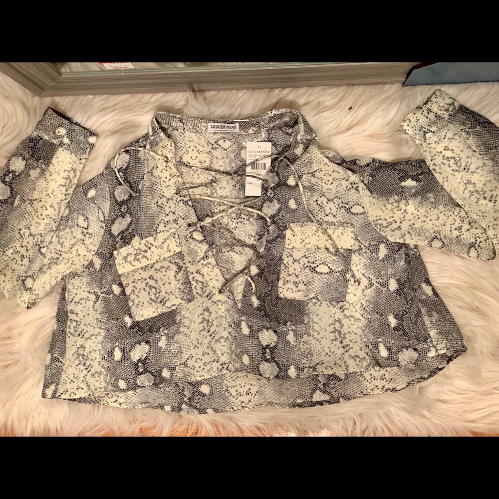 Fashion Nova Cropped Snake Skin Top Small